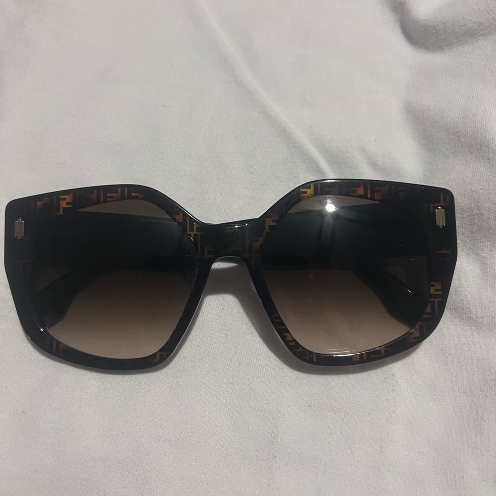 AUTHENTIC ORIGINAL Fendi Brown Gradient Oversized Sunglasses